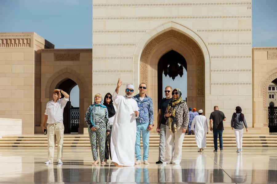 Muscat: Full-Day City Tour - Guides, vehicles, and the pace of the day