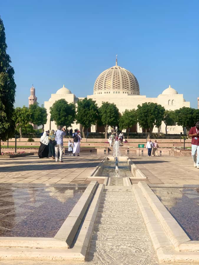 Muscat: Group City Tour with Pickup and Lunch or Dinner - Bait Al Zubair Museum and Al Alam Palace