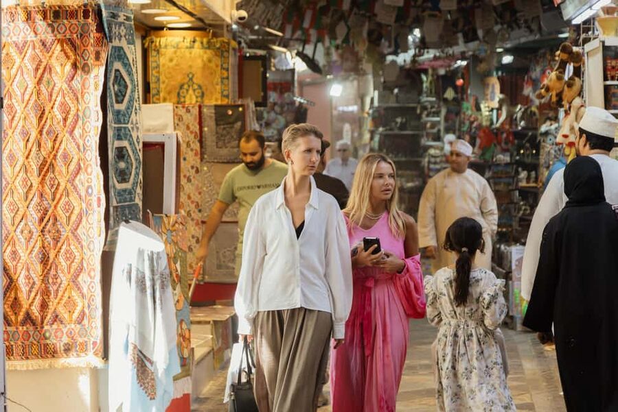 Muscat: Guided Walking Tour of Corniche, Souq & Mutrah Fort - Climbing to Mutrah Fort for the final view