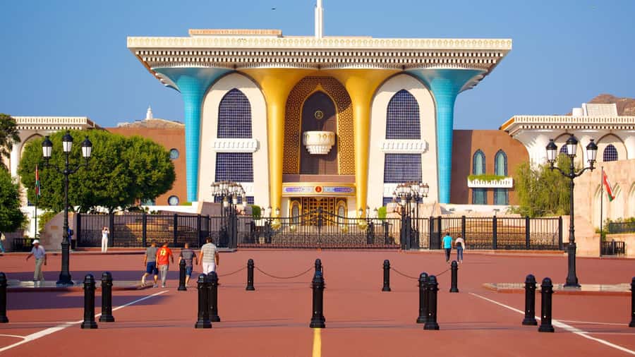 Muscat life and culture (private tour) - Mutrah Souq: spices, textiles, and a little friendly confusion