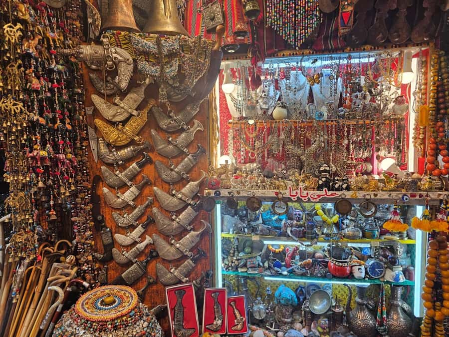 Muscat: Private City Guided Tour - Muttrah Souq: shopping with a guide nearby