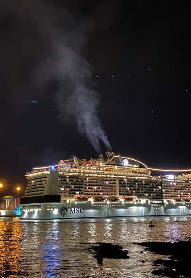 Muscat : private evening tour to discover With transfer - Muttrah Corniche: ships, palace views, and sunset photos