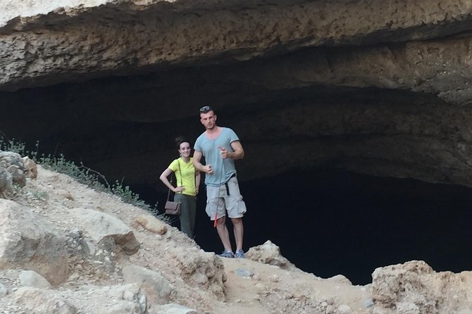 Muscat : Private trip to Wadi Shab for a full day with lunch - Walking into Wadi Shab