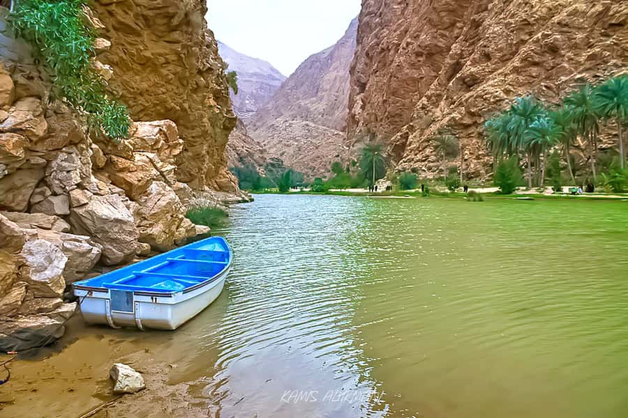 Muscat : Private trip to Wadi Shab + sinkhole - The boat crossing and walk into Wadi Shab