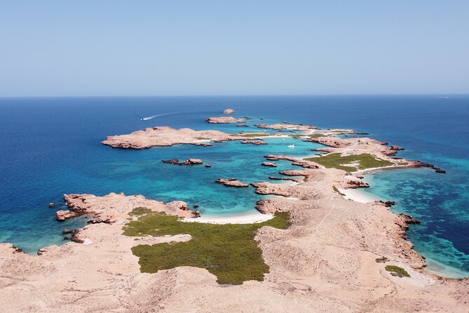 Muscat Snorkeling Trip to Daymaniyat Islands with BBQ lunch - Safety guidance before the first swim