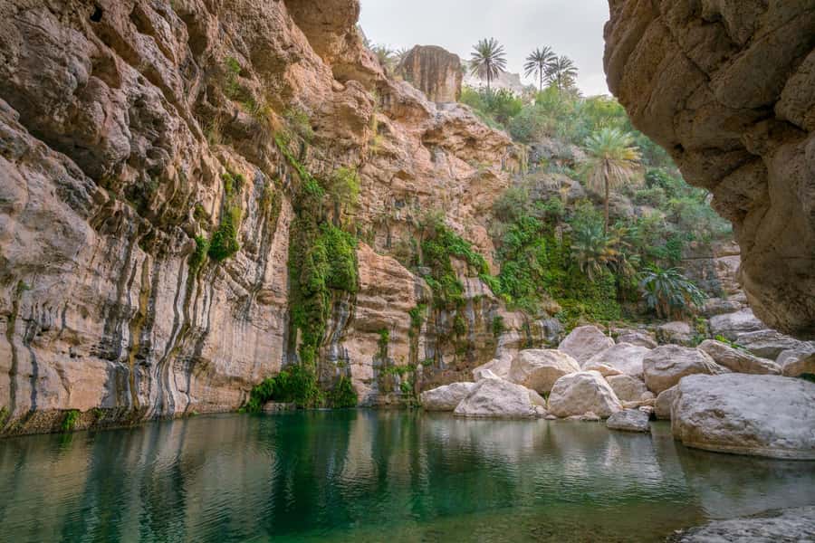 Muscat: Wadi Mibam Private Full Day Tour by 4x4 car - Getting into Wadi Mibam’s pools