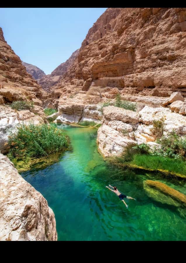 Muscat: Wadi Shab & Bimmah Sinkhole Tour with Pickup & Lunch - What the $130 price really covers
