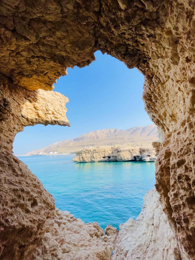 Muscat: Wadi Shab, Romantic Cave and Sinkhole Full-day Trip - What the guides add to the day