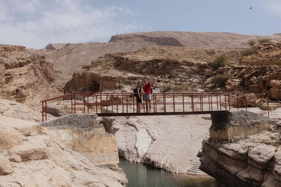 Muscat: Wahiba Desert and Wadi Bani Khalid Guided Group Tour - Guides are a major part of the value