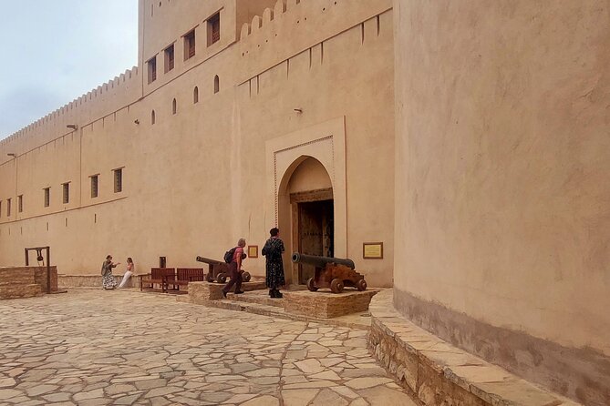Nizwa and Jebel Akhdar Discovery: Guided Small Group Experience - Nizwa Fort and the power behind its walls