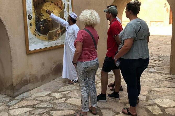 Nizwa and Oman's Grand Canyon: Full-Day Adventure - Lunch and the practical comfort of the vehicle
