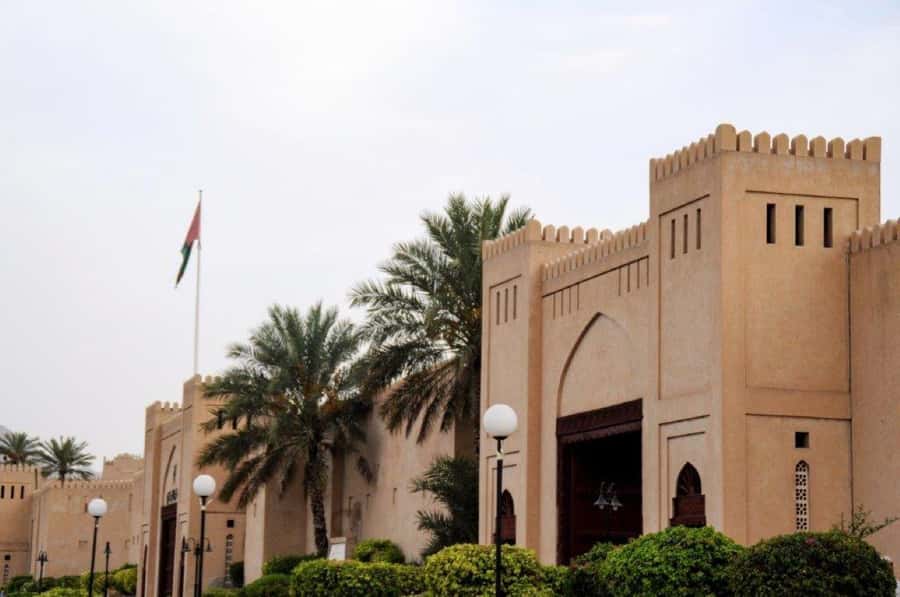 Nizwa Market, Nizwa Fort, Misfat Al Abriyeen, Jabal Shams - Nizwa Fort and the old castle beside it