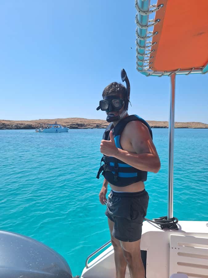 Oman: Daymaniyat Island Snorkeling Trip with Equipment - Food and drinks included in the $85 price