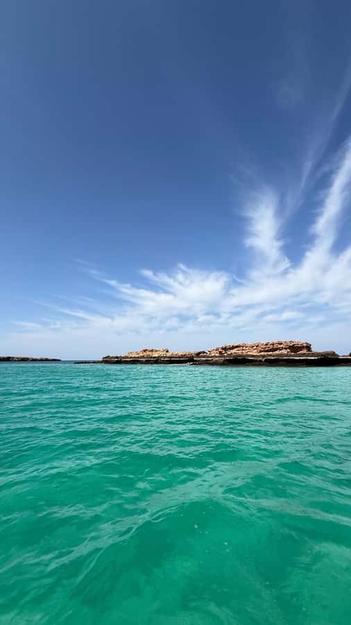 Oman: Daymaniyat Islands Visit and Snorkeling - The food break between water sessions