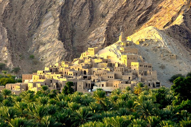 Oman Grand Canyon, Jebel Shams & Nizwa Full Day Tour - The climb toward Jebel Shams
