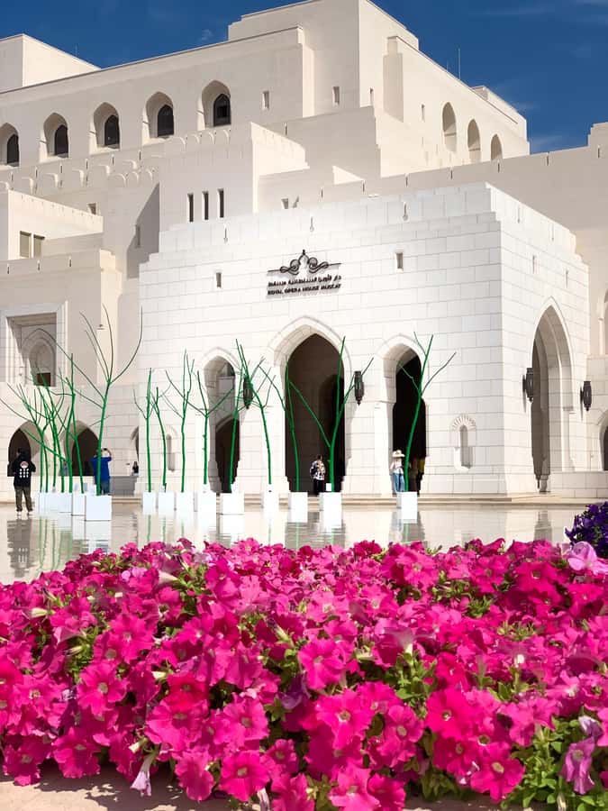 Oman: Private City Tour of Muscat with pick up/drop off - Al Alam Palace and Muscat’s old harbor