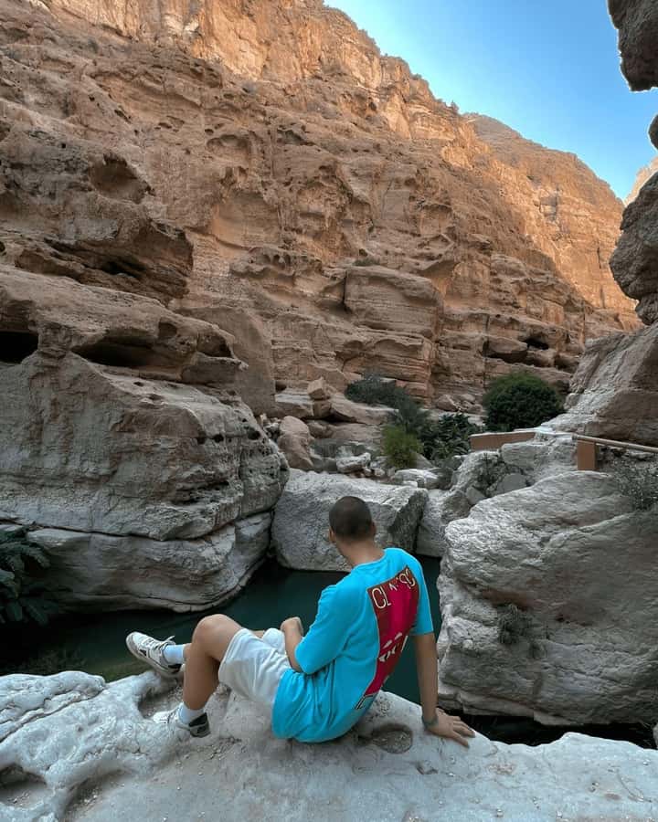 Oman’s Hidden Gems: Wadi Shab & Bimmah Sinkhole - Swimming through the three pools to the cave