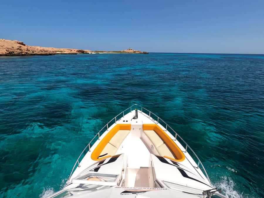Oman: Snorkeling Trip at Daymaniyat Islands - The island view and seasonal beach rules