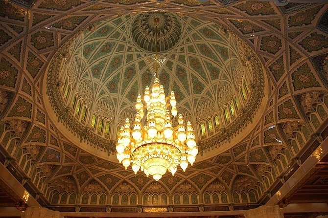 Premium Muscat half day excursion-Italian guide - Sultan Qaboos Grand Mosque: one hour of scale and detail