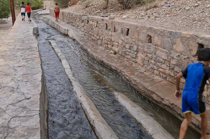 Private Day-Tour in Nizwa and Jebel Akhdar - What the $187 price buys you