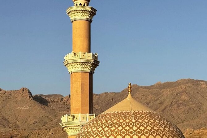 Private Day Tour to the Enchanting Forts of Nizwa - Jabreen Castle and Oman’s more elegant side