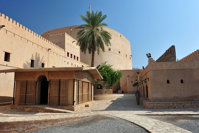 Private Day Trip to Nizwa & Jabal Shams (The Grand Canyon of Oman) - The climb toward Jabal Shams