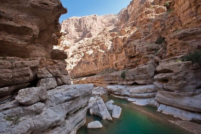Private Full-Day Wadi Shab and Bimmah Sinkhole Tour - Timing, weather, and useful preparation