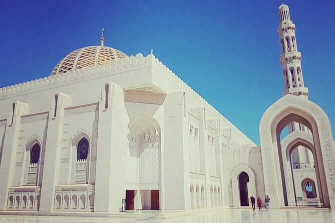 Private Half-day Tour in Muscat - Sultan Qaboos Grand Mosque and its gardens