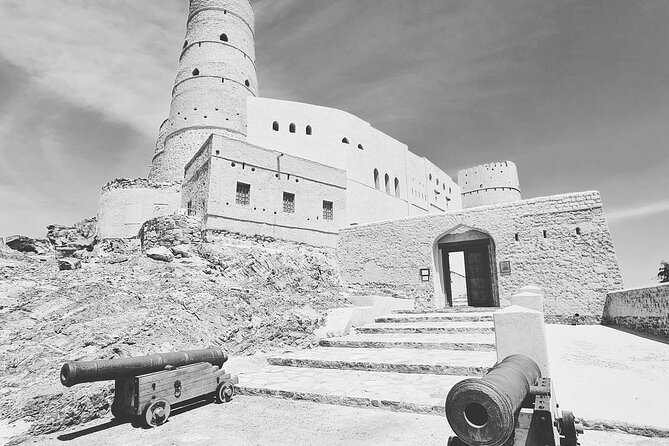 Private Historical Tour - Nizwa Fort - Nizwa Souq - Bahla Fort - Jabreen Castle - What the private vehicle and guide add