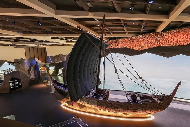 Private Tour Nizwa Birkat Al Mouz and Oman Across Ages Museum - Omani Lunch, Bread, and Karak Tea