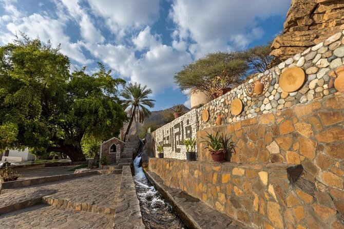 Private Tour Nizwa Birkat Al Mouz and Oman Across Ages Museum - What the Private Vehicle Changes