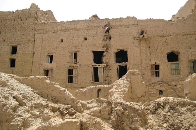 Private Tour: The Grand Canyon of Oman and Jebel Shams Day Trip - Misfat al Abrein offers a quieter mountain pause