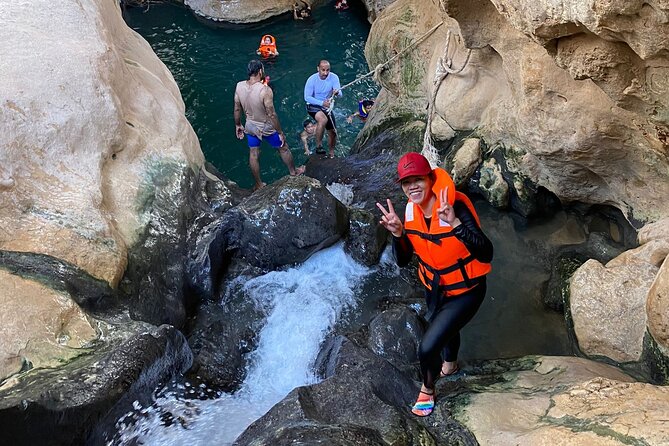 Private Tour Wadi Shab & Sinkhole Tour – Swim, Hike & Explore - Why the private guide changes the experience