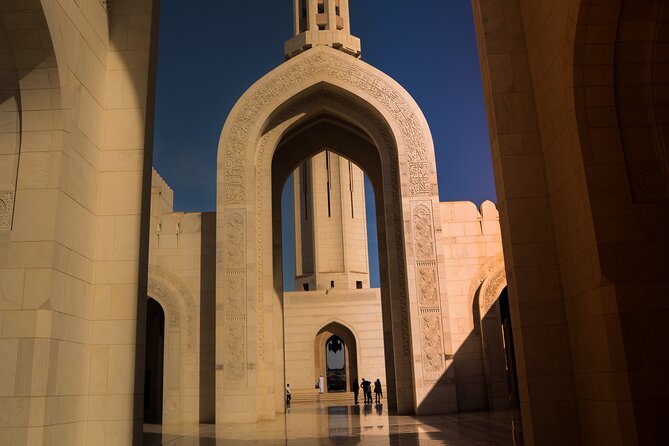 Private Transfer: To and From Muscat Airport - English Communication and the First Moments in Oman
