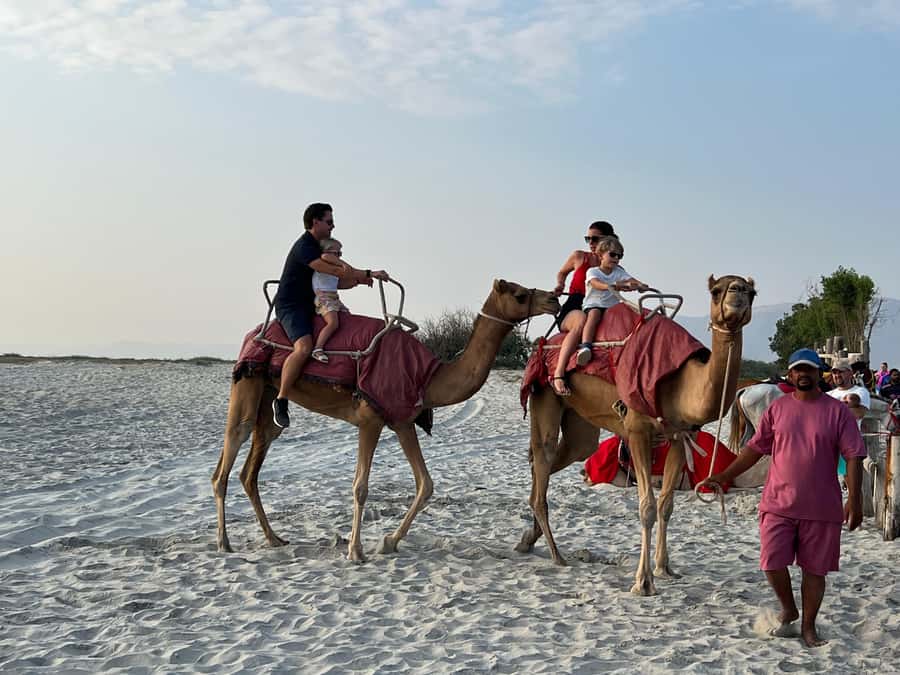 Salalah: Camel Riding on the Beach - Meeting the Guides in Pink at the Beach Club