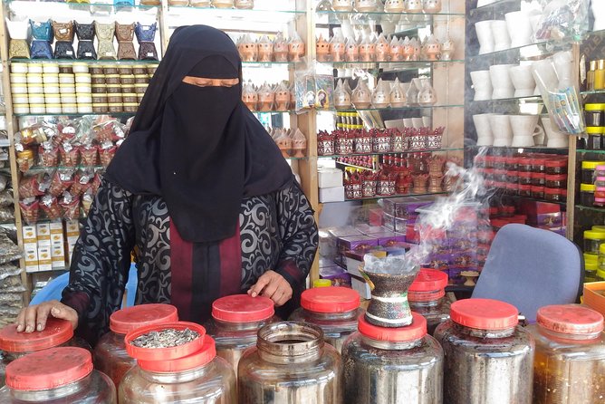 Salalah City and East Tour Combo (Darbat falls, Razat spring) - Coconut and banana stalls: finish with a local taste