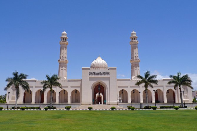 Salalah City private tour - all-inclusive sightseeing tour - Al Hosn Palace: photographs from outside