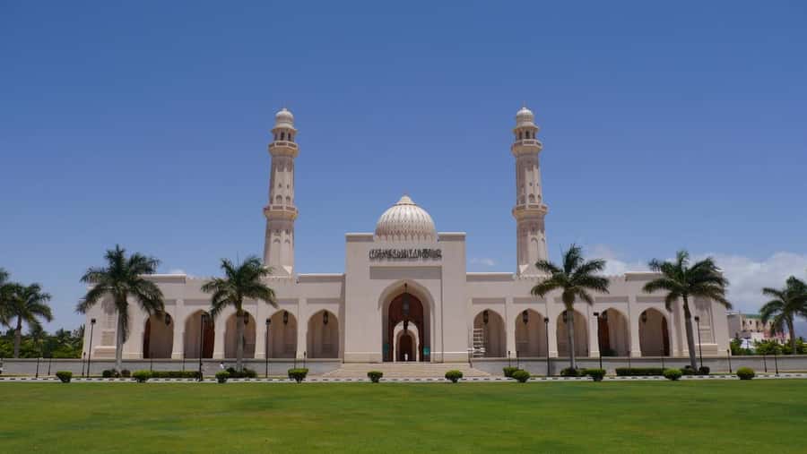 Salalah City Tours - Sultan Qaboos Mosque begins the day