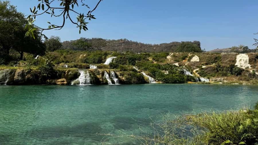Salalah East Adventure: Waterfalls, Mountain & Safari - Jebel Samhan changes the scale of the trip