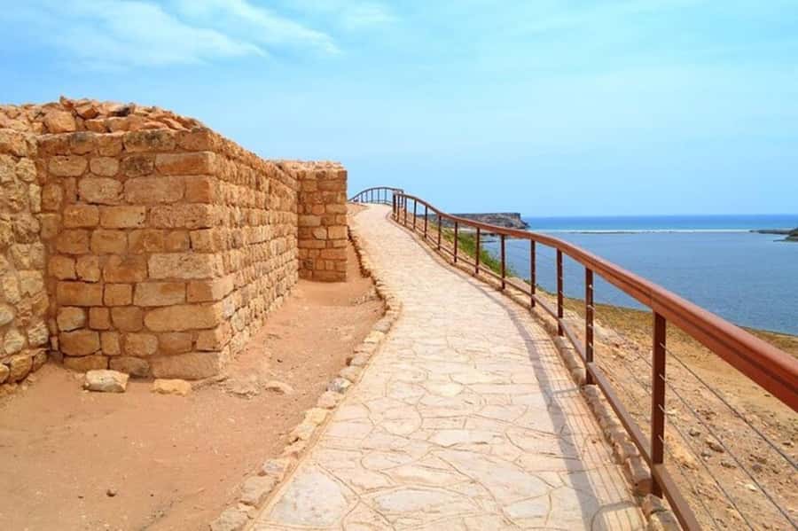 Salalah's Hidden Gems: East & West Adventure - Ayn Sahalnoot and the value of a short stop