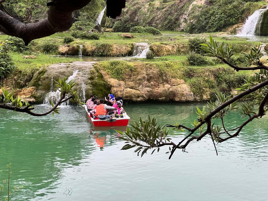 Salalah: Wadi Darbat, Jabal Samhan, Baobab, Mirbat Sand Dune - What the guides add to the experience