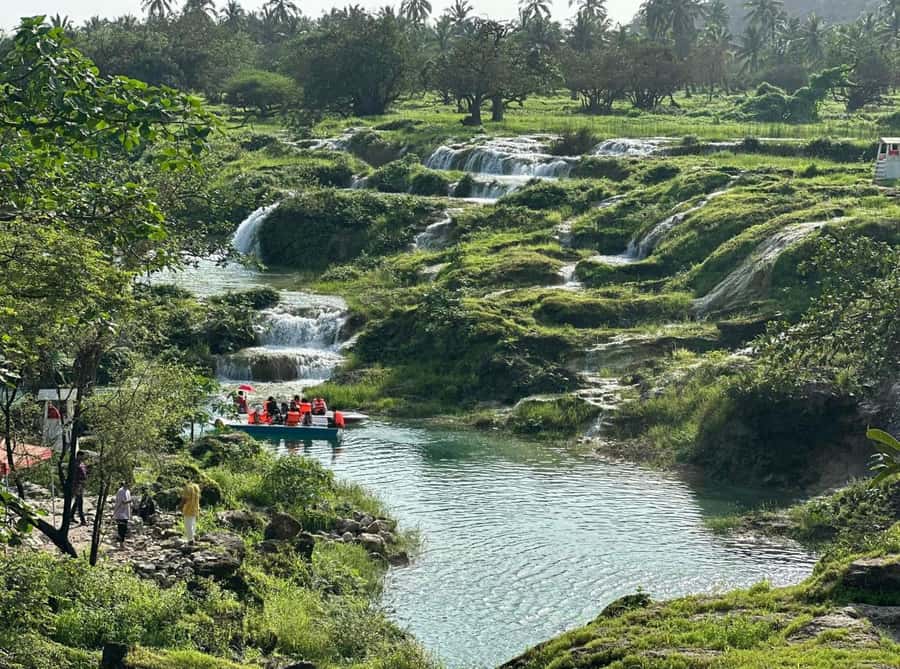 Salalah: Wadi Derbat, Jabal Samhan, & Sinkhole Private Tour - Why east Salalah makes a strong day out