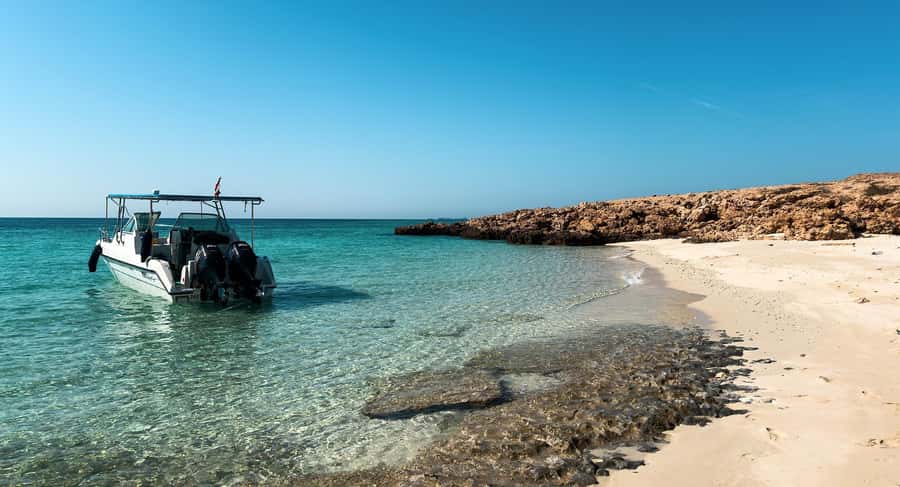 Snorkeling with turtles at Ad Daymaniyat Islands - Three hours around the islands