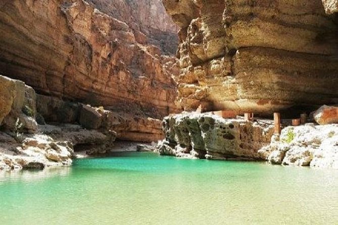 Wadi Shab Coastal Trekking - The walk into the canyon