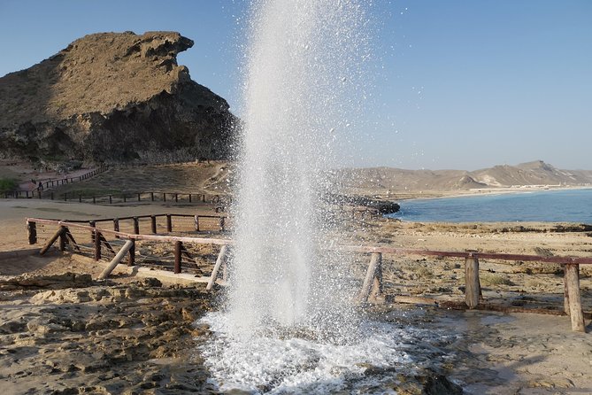 West Coast Mountains and Beaches (Fazayah beach + Shaat cliff) - How to prepare for the eight-hour outing